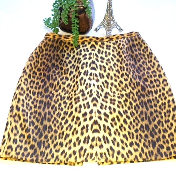 Caché Leopard Print Mini Skirt. Size 6. #2-0227 - Picture 3 of 3